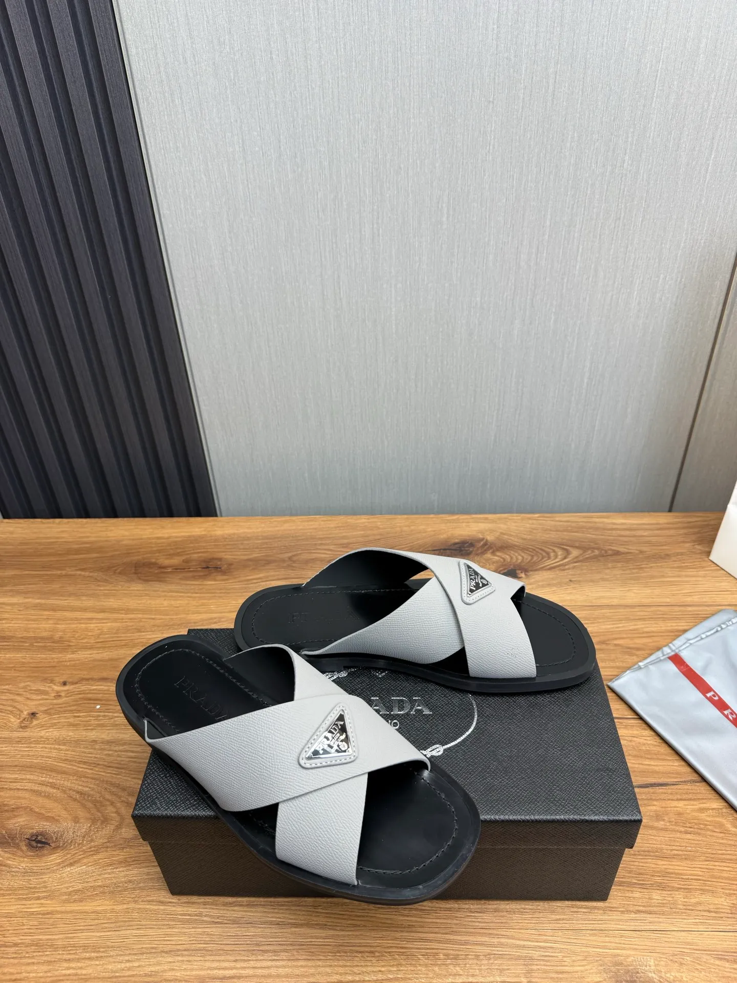 Factory price 340💰 ＰＲＡＤＡPrada - popular men's slippers hot sale 🔥 🩴Official website one to one production 38-45 sizes 45 46 🉑️Customized!